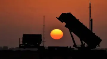 السعودية تتصدى للاعتداءات الإيرانية بـ”العمى المعلوماتي”